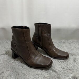 Etienne Aigner  Brown rustic Ankle Boots